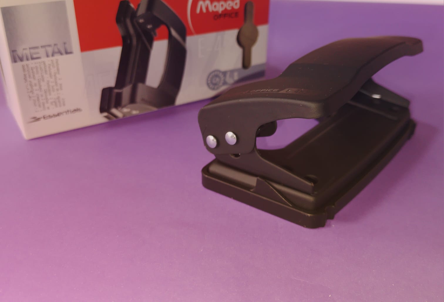 Perforadora NEGRA ESSENTIALS MAPED